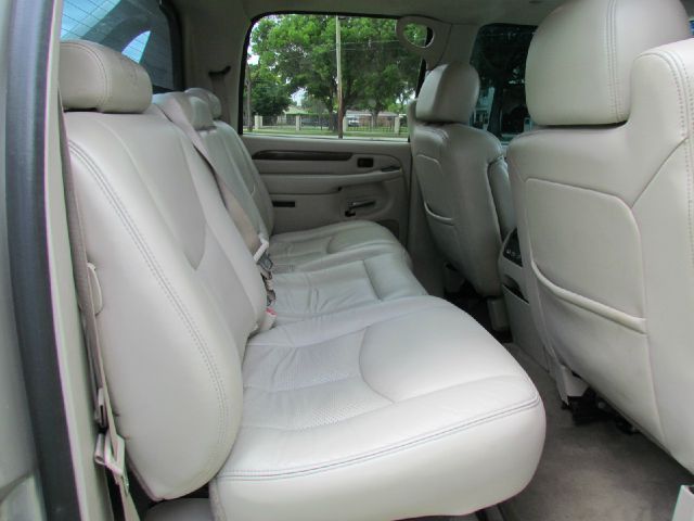 2005 Cadillac Escalade EXT Tech With Rear Entertainment