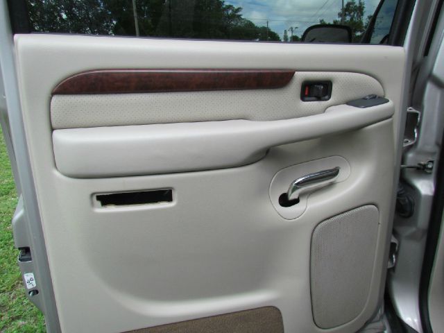 2005 Cadillac Escalade EXT Tech With Rear Entertainment