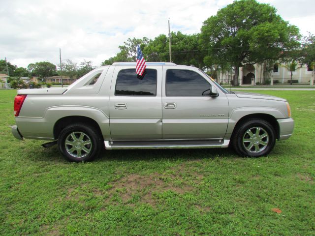 2005 Cadillac Escalade EXT Tech With Rear Entertainment