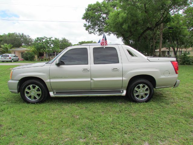 2005 Cadillac Escalade EXT Tech With Rear Entertainment