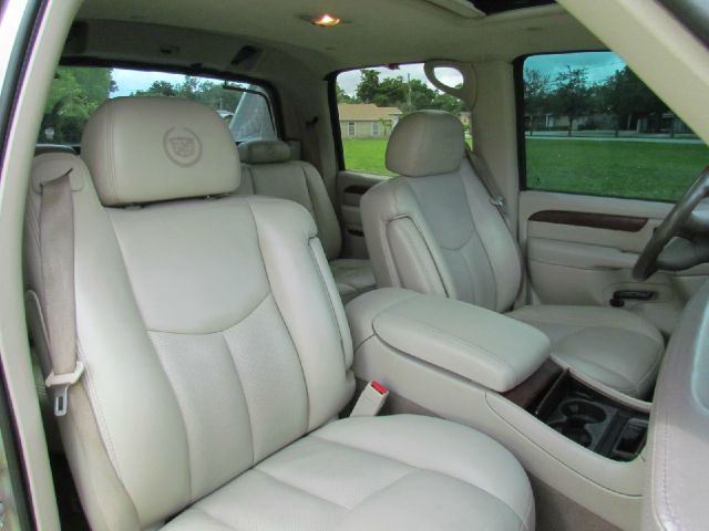 2005 Cadillac Escalade EXT Tech With Rear Entertainment