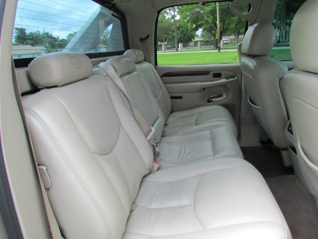 2005 Cadillac Escalade EXT Tech With Rear Entertainment