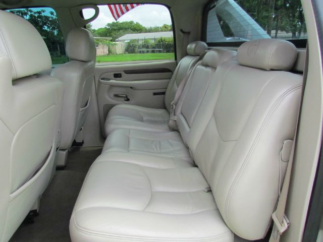 2005 Cadillac Escalade EXT Tech With Rear Entertainment