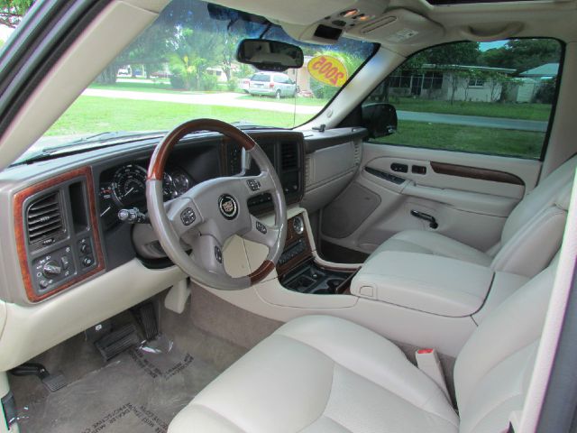 2005 Cadillac Escalade EXT Tech With Rear Entertainment