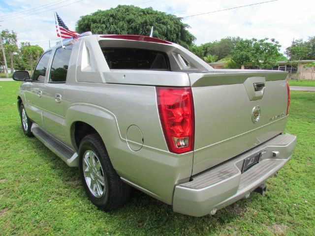 2005 Cadillac Escalade EXT Tech With Rear Entertainment