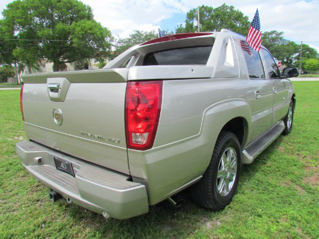 2005 Cadillac Escalade EXT Tech With Rear Entertainment