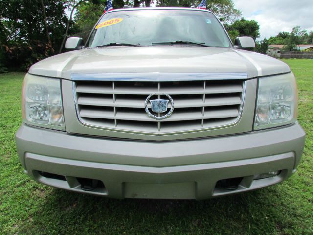 2005 Cadillac Escalade EXT Tech With Rear Entertainment