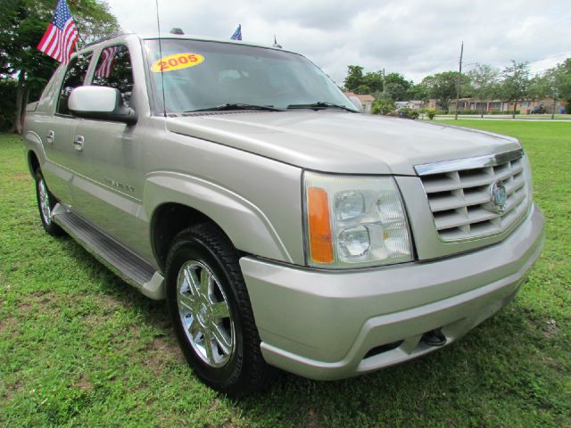 2005 Cadillac Escalade EXT Tech With Rear Entertainment