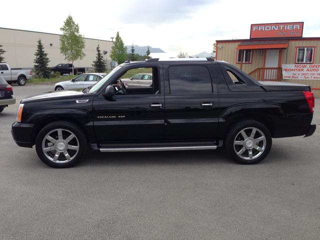 2005 Cadillac Escalade EXT Tech With Rear Entertainment