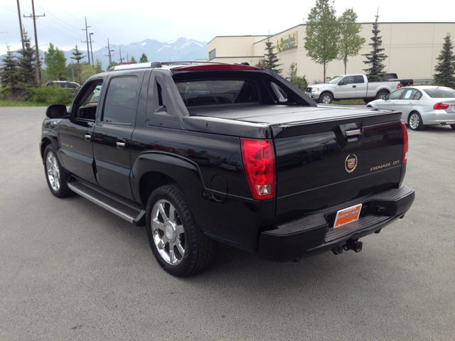 2005 Cadillac Escalade EXT Tech With Rear Entertainment