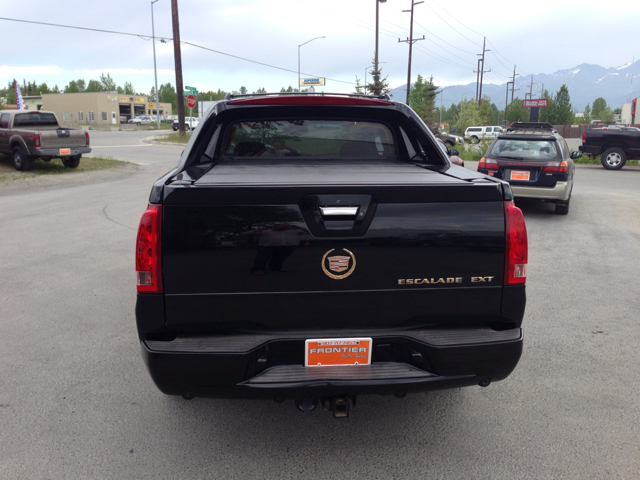 2005 Cadillac Escalade EXT Tech With Rear Entertainment