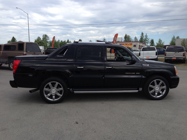 2005 Cadillac Escalade EXT Tech With Rear Entertainment