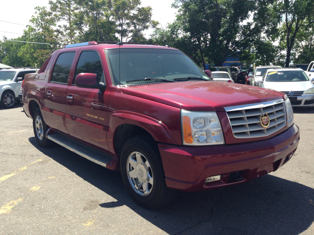 2005 Cadillac Escalade EXT Tech With Rear Entertainment