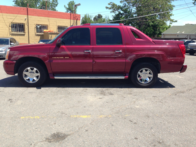 2005 Cadillac Escalade EXT Tech With Rear Entertainment