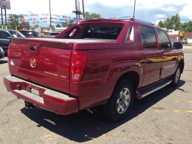 2005 Cadillac Escalade EXT Tech With Rear Entertainment