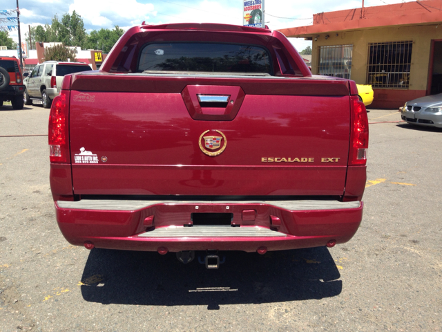 2005 Cadillac Escalade EXT Tech With Rear Entertainment