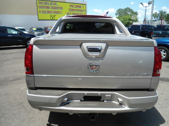 2005 Cadillac Escalade EXT Tech With Rear Entertainment