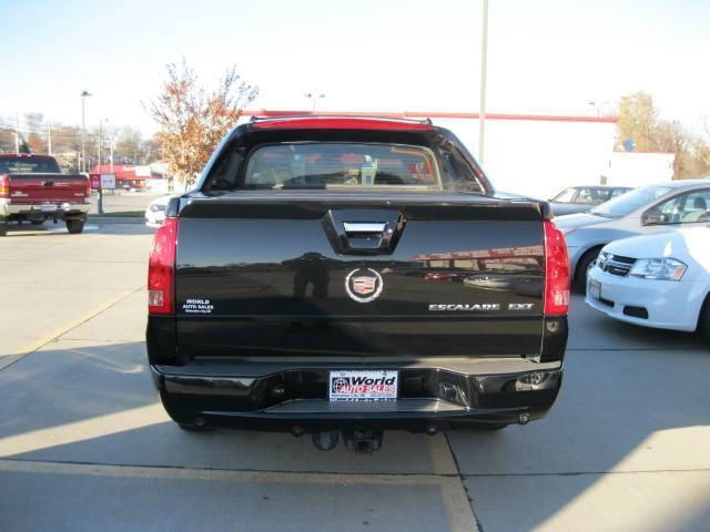 2006 Cadillac Escalade EXT Tech With Rear Entertainment