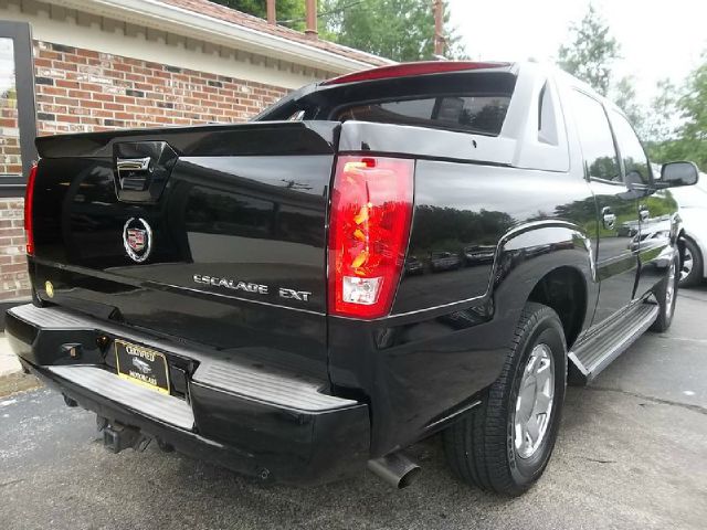 2006 Cadillac Escalade EXT Tech With Rear Entertainment