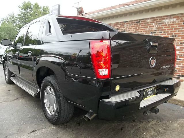 2006 Cadillac Escalade EXT Tech With Rear Entertainment