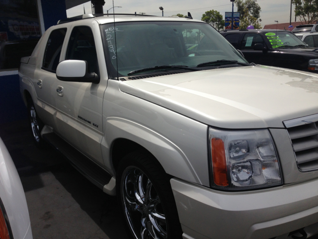 2006 Cadillac Escalade EXT Tech With Rear Entertainment