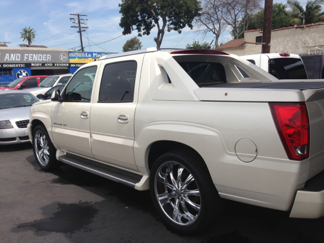 2006 Cadillac Escalade EXT Tech With Rear Entertainment