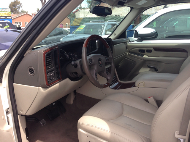 2006 Cadillac Escalade EXT Tech With Rear Entertainment