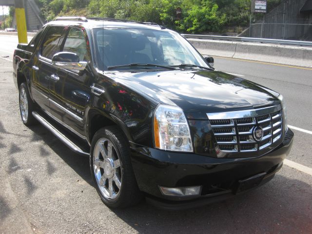 2007 Cadillac Escalade EXT Tech With Rear Entertainment