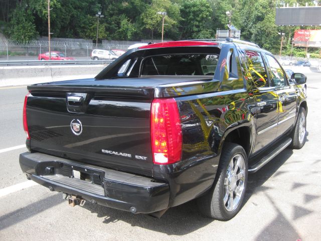 2007 Cadillac Escalade EXT Tech With Rear Entertainment