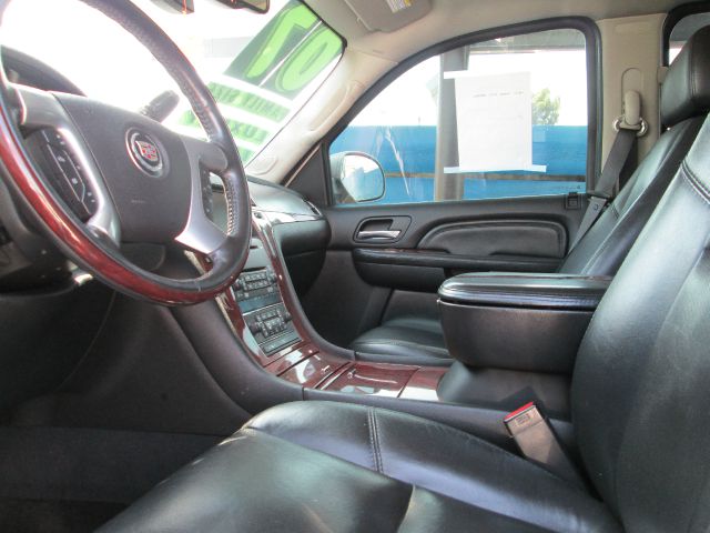 2007 Cadillac Escalade EXT Tech With Rear Entertainment