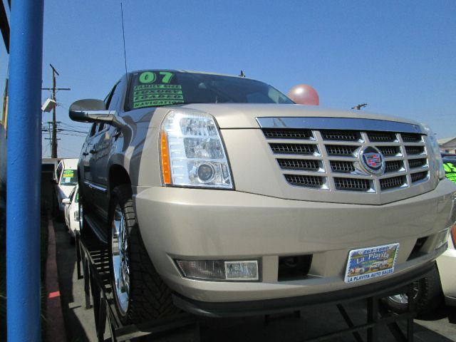 2007 Cadillac Escalade EXT Tech With Rear Entertainment