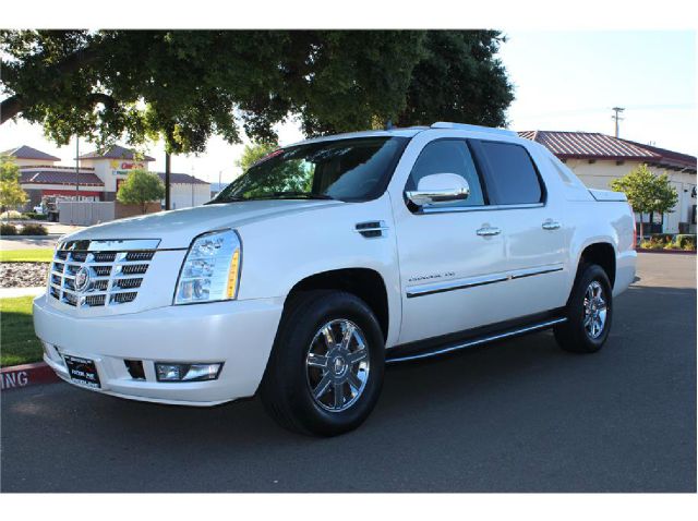 2007 Cadillac Escalade EXT Tech With Rear Entertainment