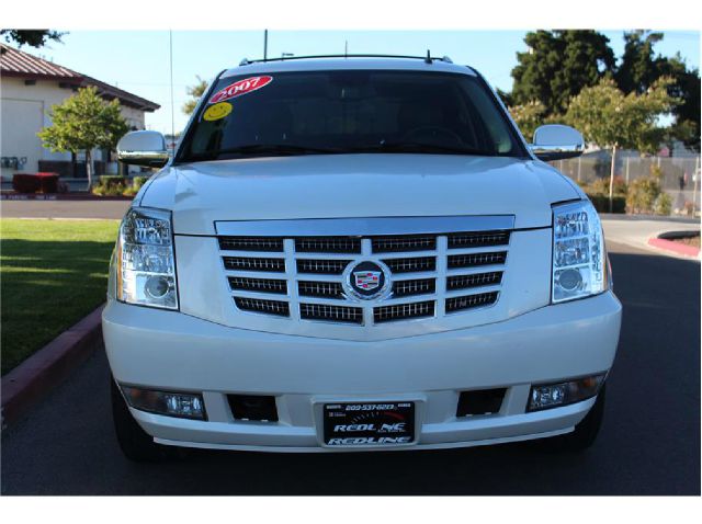 2007 Cadillac Escalade EXT Tech With Rear Entertainment