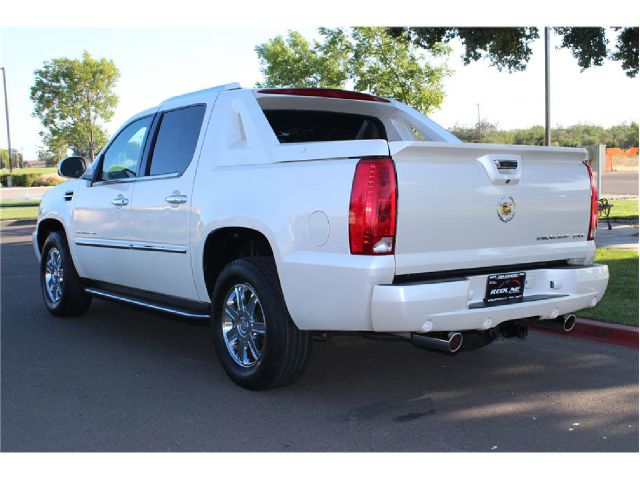 2007 Cadillac Escalade EXT Tech With Rear Entertainment