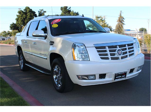 2007 Cadillac Escalade EXT Tech With Rear Entertainment