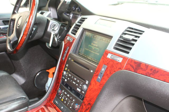 2007 Cadillac Escalade EXT Tech With Rear Entertainment