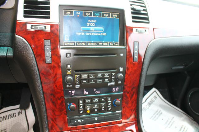 2007 Cadillac Escalade EXT Tech With Rear Entertainment