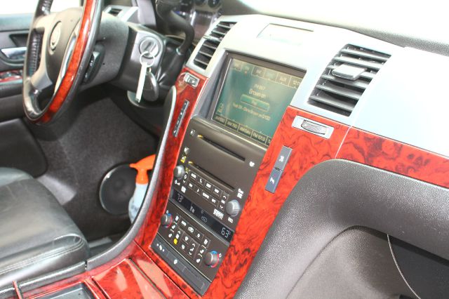 2007 Cadillac Escalade EXT Tech With Rear Entertainment