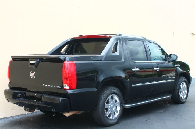 2007 Cadillac Escalade EXT Tech With Rear Entertainment