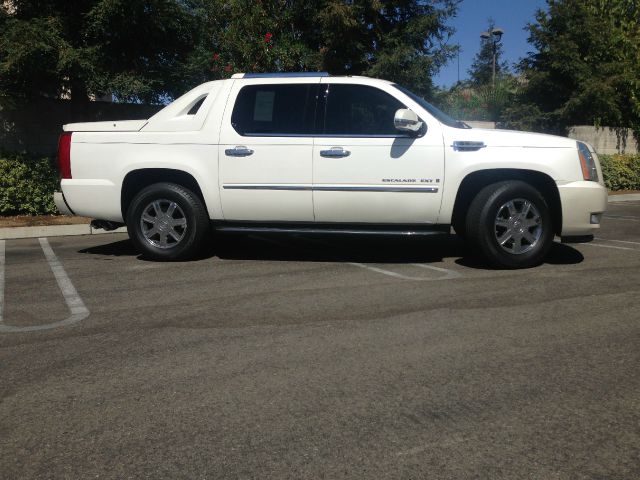 2007 Cadillac Escalade EXT Tech With Rear Entertainment