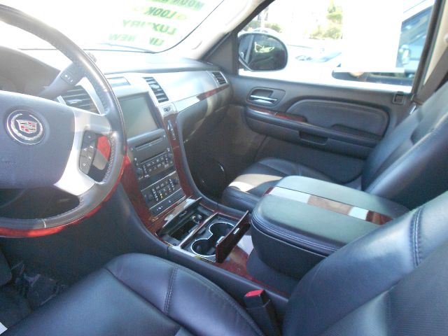 2007 Cadillac Escalade EXT Tech With Rear Entertainment