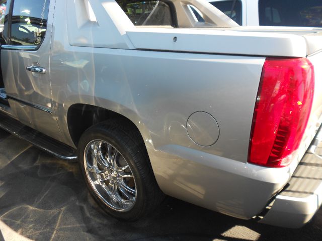 2007 Cadillac Escalade EXT Tech With Rear Entertainment