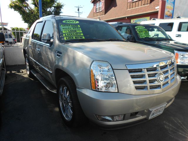 2007 Cadillac Escalade EXT Tech With Rear Entertainment