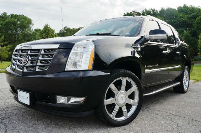 2008 Cadillac Escalade EXT Tech With Rear Entertainment