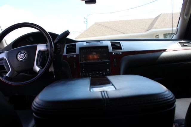 2008 Cadillac Escalade EXT Tech With Rear Entertainment