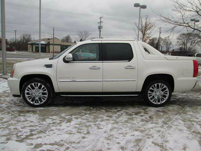 2010 Cadillac Escalade EXT Tech With Rear Entertainment