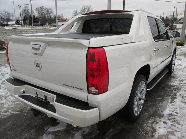 2010 Cadillac Escalade EXT Tech With Rear Entertainment