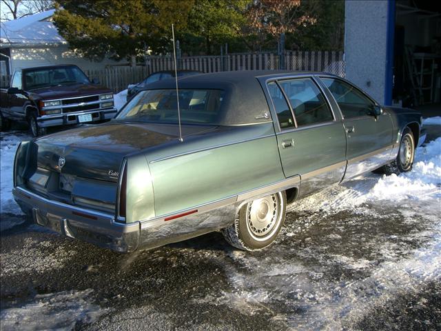 1994 Cadillac Fleetwood Base