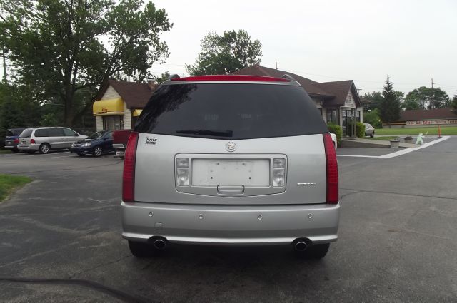 2005 Cadillac SRX Red Line