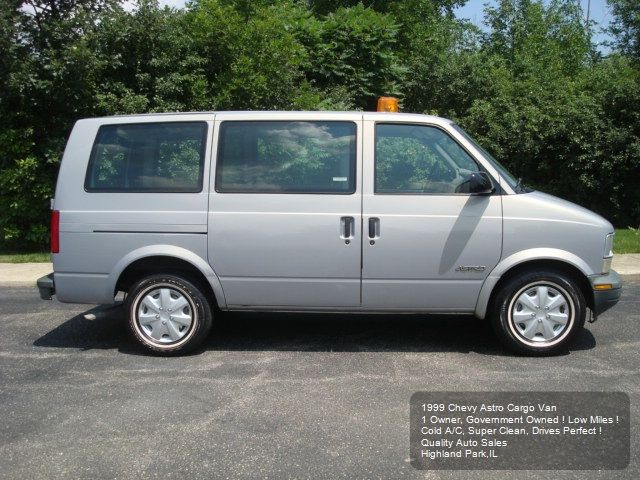 1999 Chevrolet Astro Sport PZEV